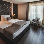 Mediterraneo Luxury فندق مبيت وإفطار إسترغوم
