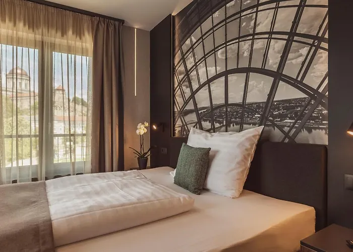 Mediterraneo Luxury 5* אסטרגום